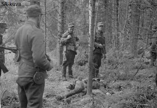 Inspecting dead Soviet soldier