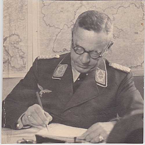 LUFTWAFFE officer photo  dated 1942