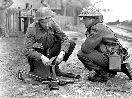 Loading Sten gun magazines