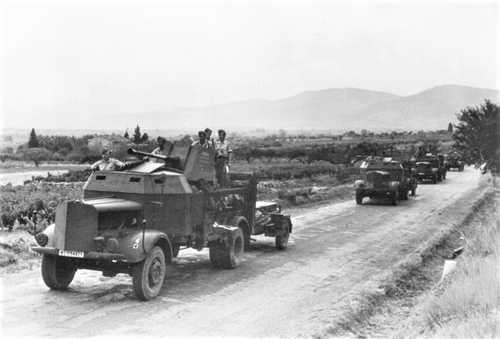 German self-propelled artillery on the move