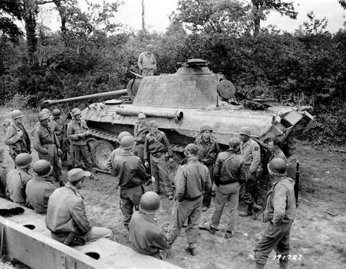 Soldiers and pilots at a German tank