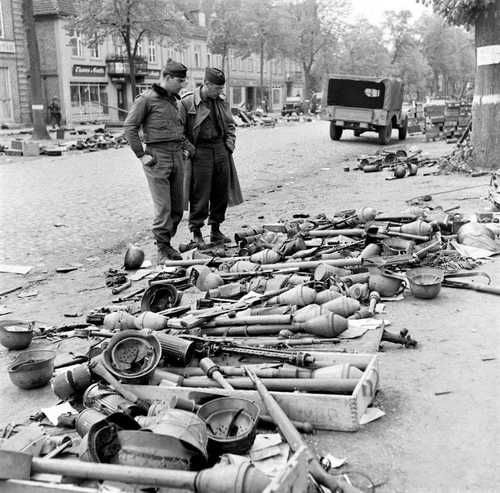 Panzerfausts and weapons