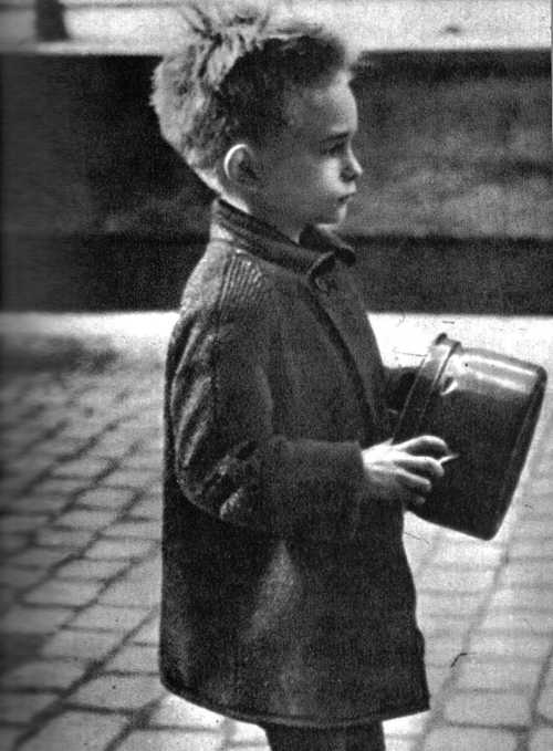 A starving little Dutch boy !