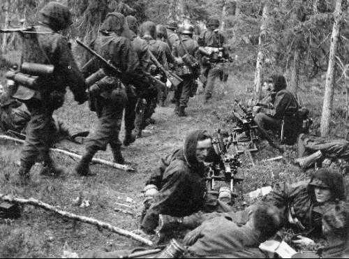 Waffen-SS soldiers ready to move 