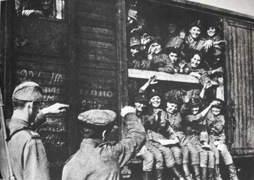 Polish girls going to the war.