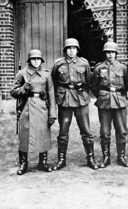 Teen age German soldiers 