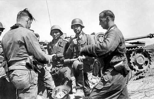 Briefing between commanders