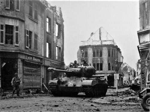 Heavy tank in a ruined city