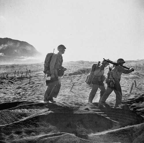 Machine gun crew moves